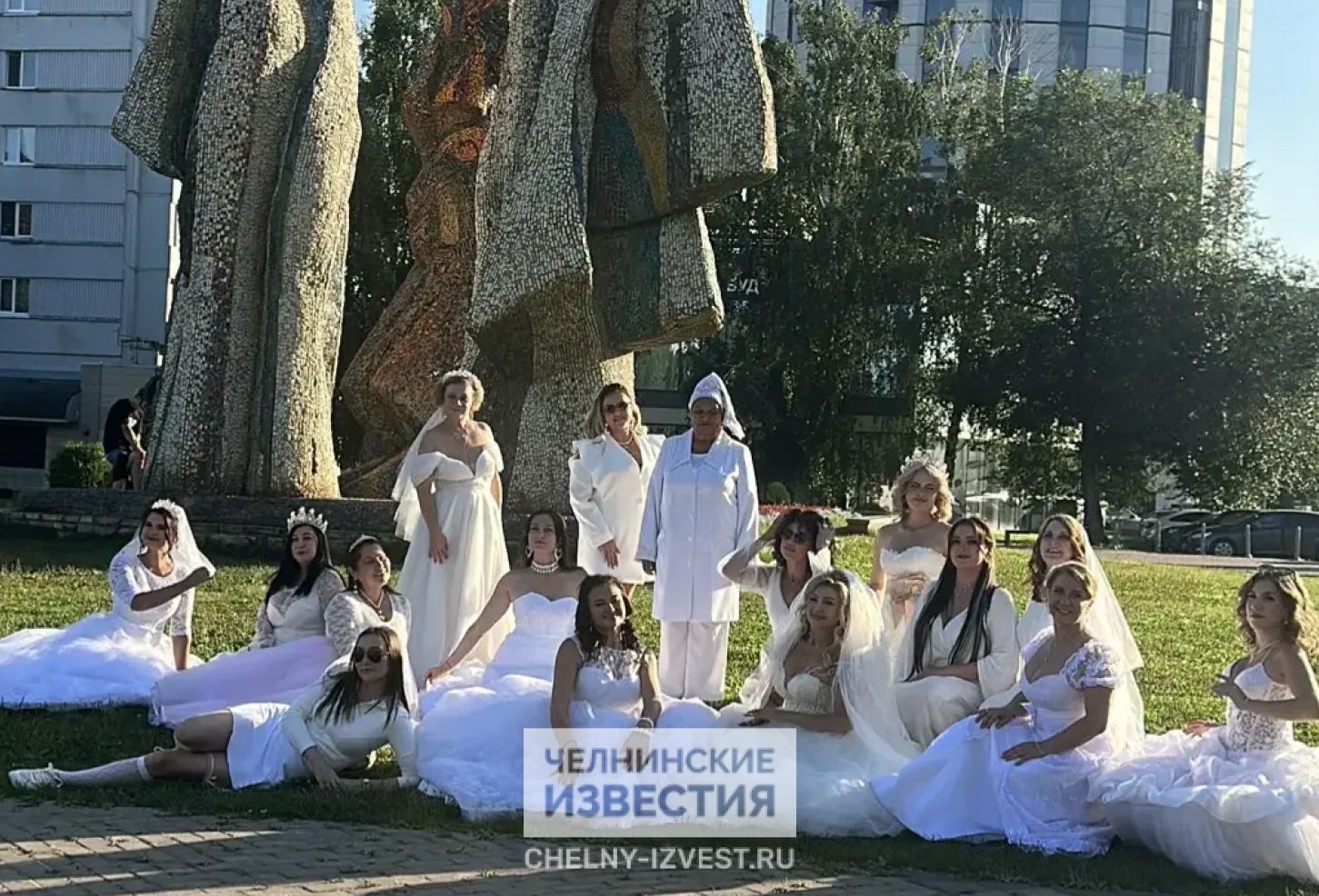 В Челнах прошел парад невест
